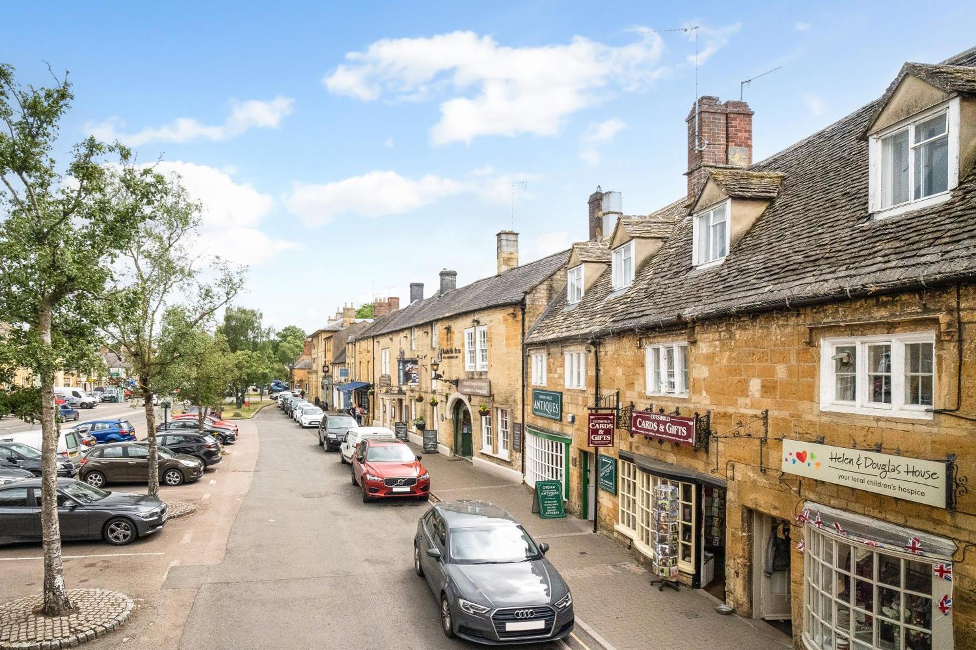 Appartamento Redesdale View, High Street With Private Garden Moreton-in-Marsh Esterno foto